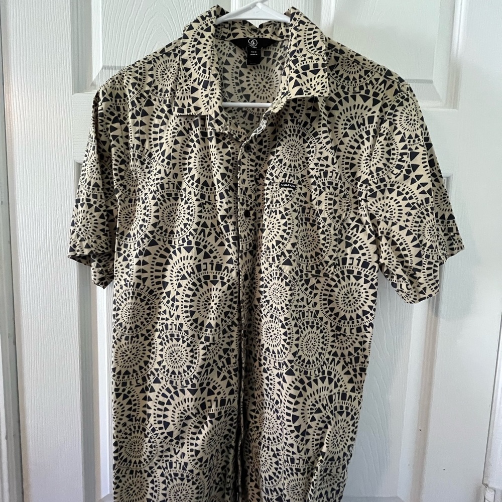 Volcom Beige and Black Geometric Short-Sleeve Button-Down Shirt